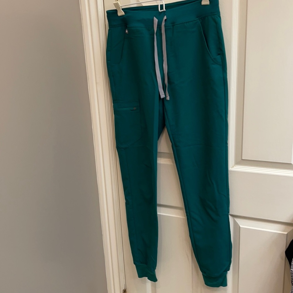 FIGS Hunter Green Zamora Scrub Pants (Small/Tall)